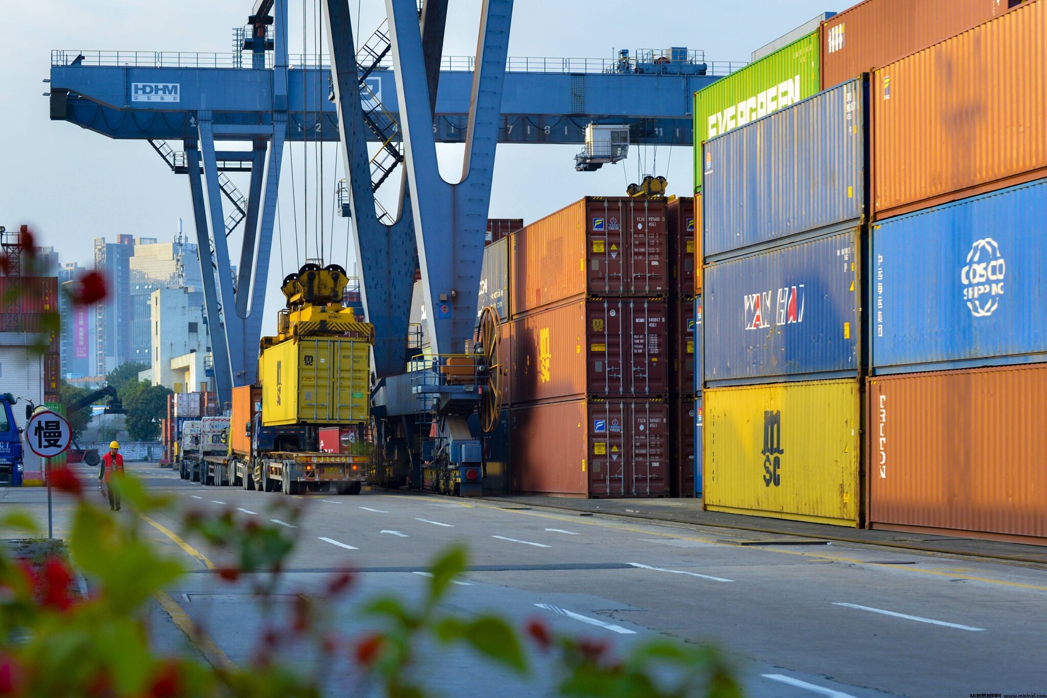 全民出海:为什么全民都在出海做贸易?全民出海做贸易,普通人也能轻松赚钱!-首码项目网